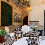Domus 15 - Guest House